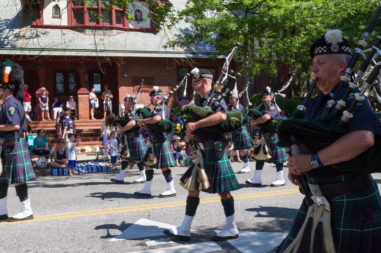 Image of 4th of July parade bagpipers